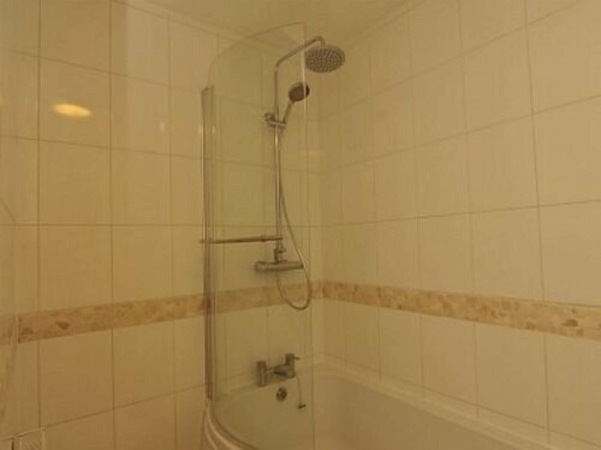 Gail'S Guest House Баррі Екстер'єр фото