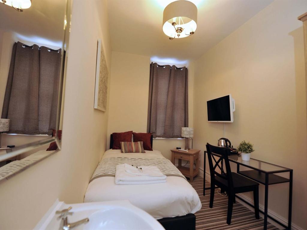 Gail'S Guest House Баррі Номер фото